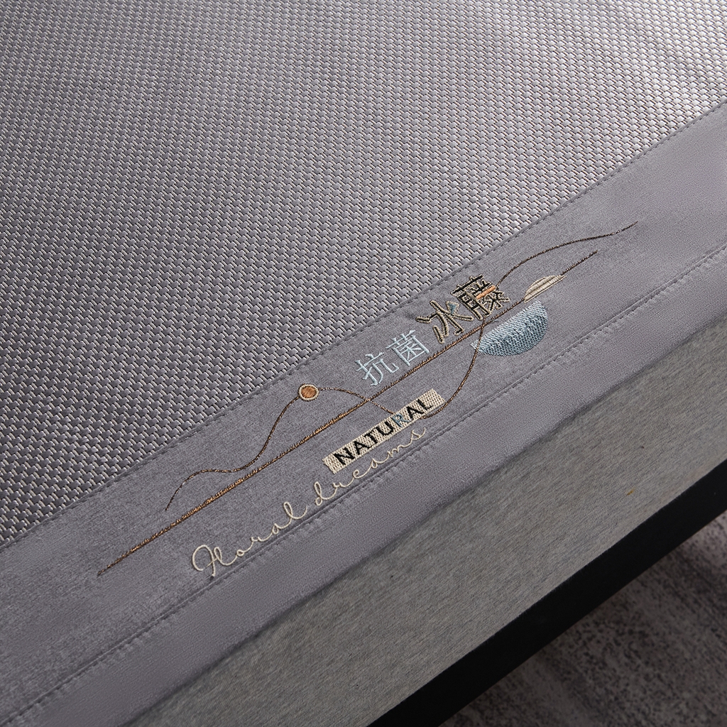 91家纺网 家纺一手货源 找家纺 青雅席业 2026新款防滑3D复合冰藤凉席三件套 冰藤-落日-灰