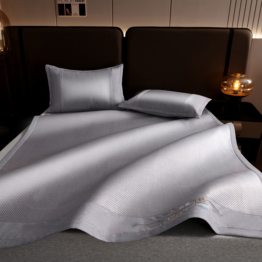 91家纺网 家纺一手货源 找家纺 青雅席业 2026新款防滑3D复合冰藤凉席三件套 冰藤-落日-灰