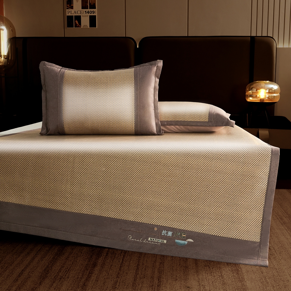 91家纺网 家纺一手货源 找家纺 青雅席业 2026新款防滑3D复合冰藤凉席三件套 冰藤-落日-金