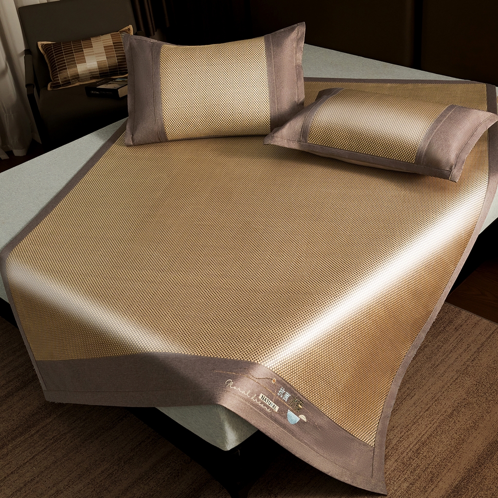 91家纺网 家纺一手货源 找家纺 青雅席业 2026新款防滑3D复合冰藤凉席三件套 冰藤-落日-金