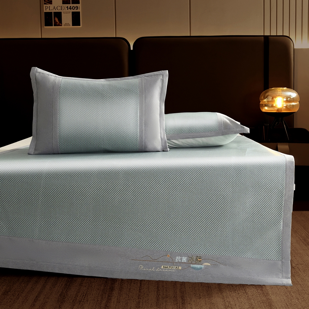 91家纺网 家纺一手货源 找家纺 青雅席业 2026新款防滑3D复合冰藤凉席三件套 冰藤-落日-绿