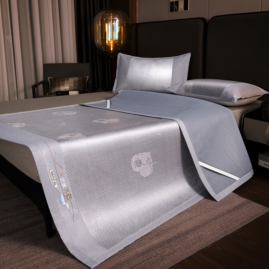 91家纺网 家纺一手货源 找家纺 青雅席业 2026新款防滑3D复合冰藤凉席三件套 冰藤-心心相印-灰