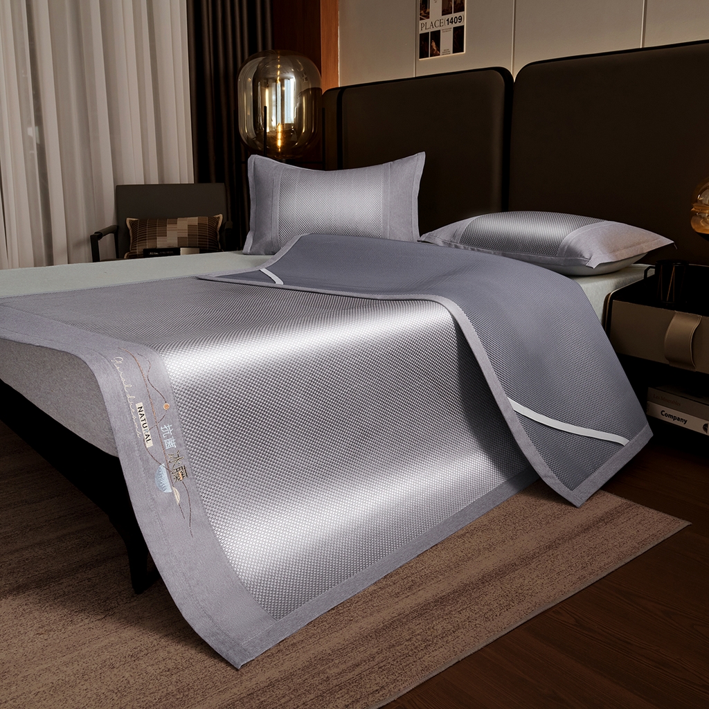 91家纺网 家纺一手货源 找家纺 青雅席业 2026新款防滑3D复合冰藤凉席三件套 冰藤-落日-灰