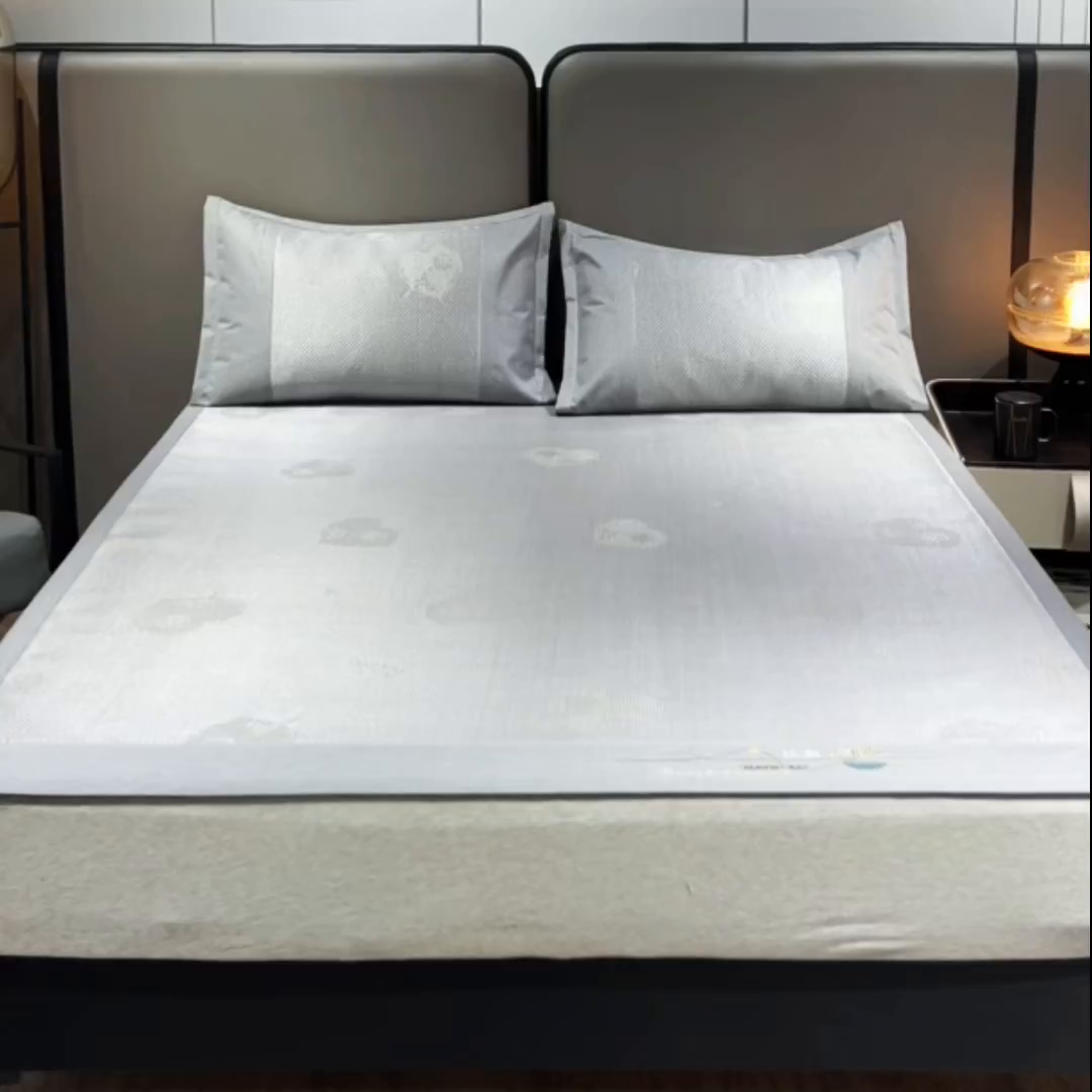 91家纺网 家纺一手货源 找家纺 青雅席业 2026新款防滑3D复合冰藤凉席三件套 冰藤-心心相印-灰