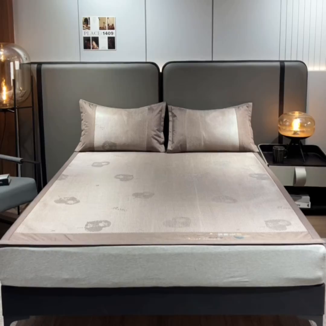 91家纺网 家纺一手货源 找家纺 青雅席业 2026新款防滑3D复合冰藤凉席三件套 冰藤-心心相印-香槟