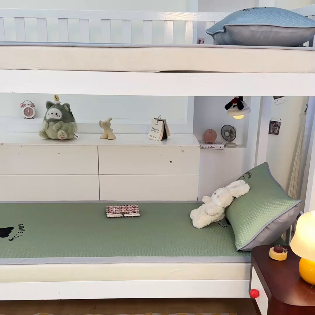 91家纺网 家纺一手货源 找家纺 奇丝雅 2026新款夏季A类真PE凉感冰豆豆凉席冰丝床单单件冰丝席可机洗单人-学生床 八宝熊-绿