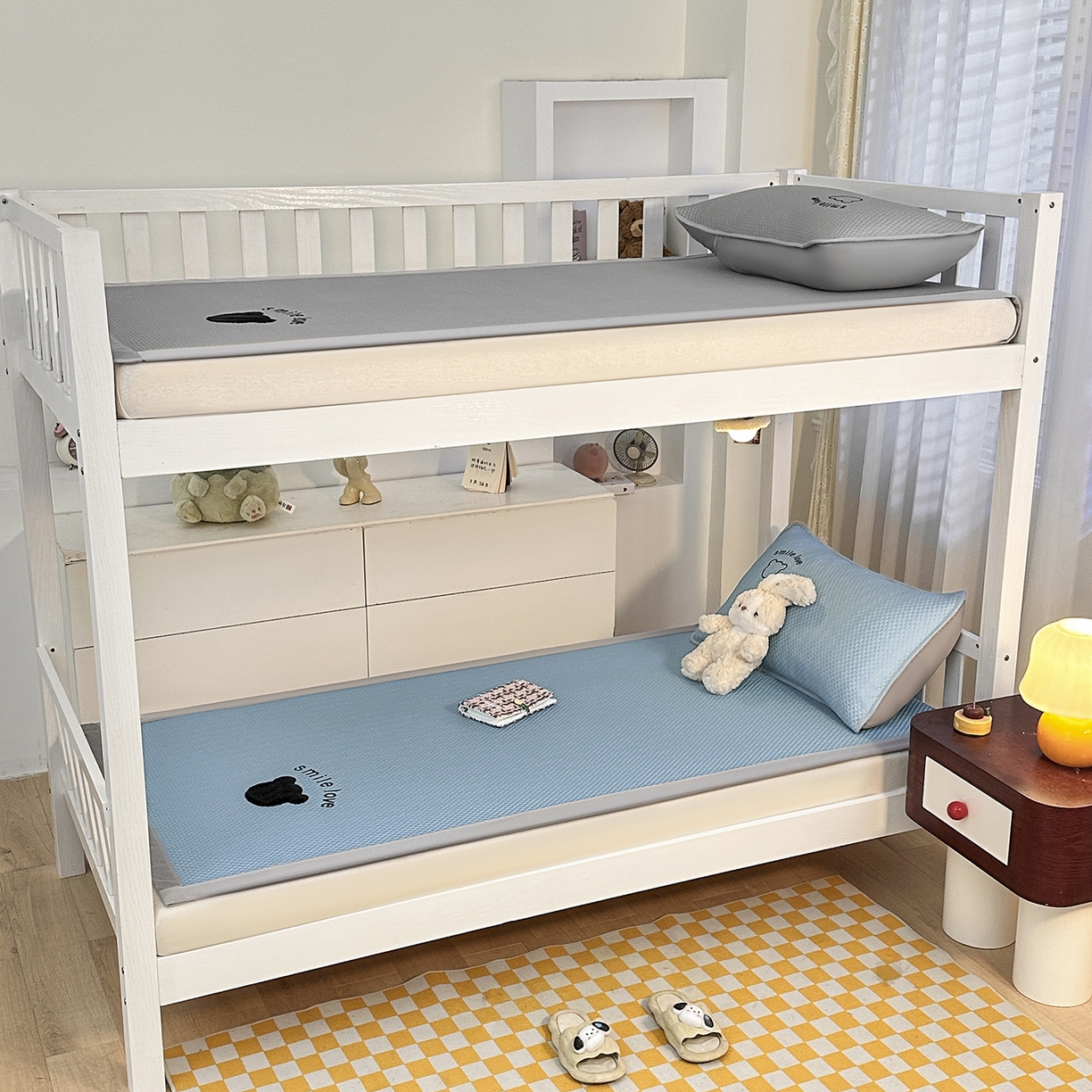 91家纺网 家纺一手货源 找家纺 奇丝雅 2026新款夏季A类真PE凉感冰豆豆凉席冰丝床单单件冰丝席可机洗单人-学生床 八宝熊-蓝