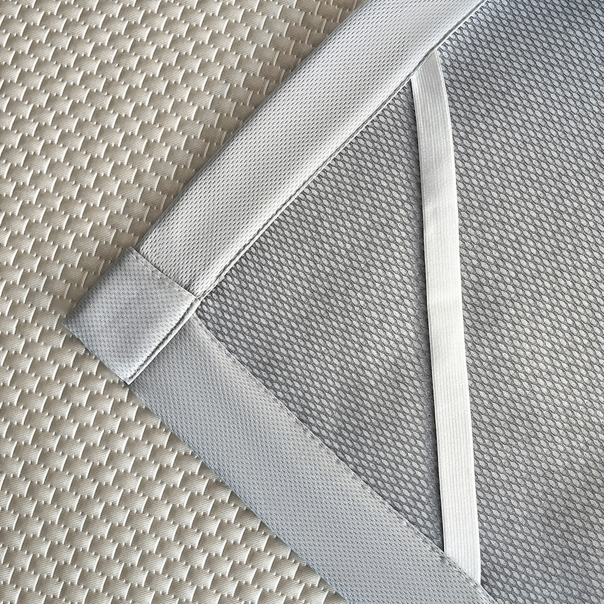 91家纺网 家纺一手货源 找家纺 奇丝雅 2026新款夏季A类真PE凉感冰豆豆凉席冰丝床单单件冰丝席可机洗单人-学生床 八宝熊-咖