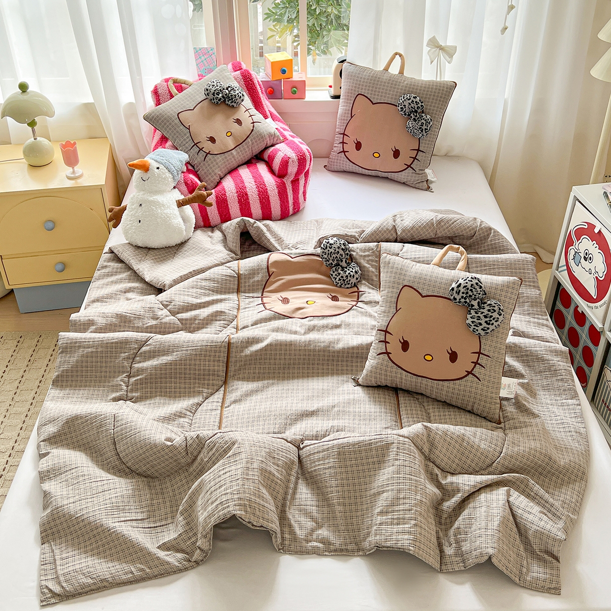 91家纺网 家纺一手货源 找家纺 古本家居 2026新款四季款水洗KT抱枕被 四季水洗KT蓝格