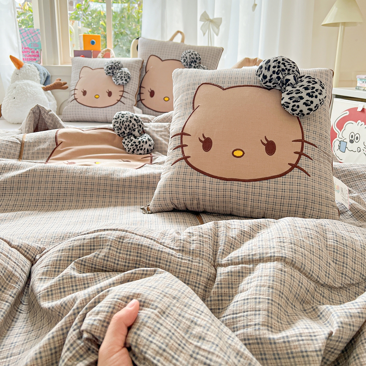 91家纺网 家纺一手货源 找家纺 古本家居 2026新款四季款水洗KT抱枕被 四季水洗KT蓝格