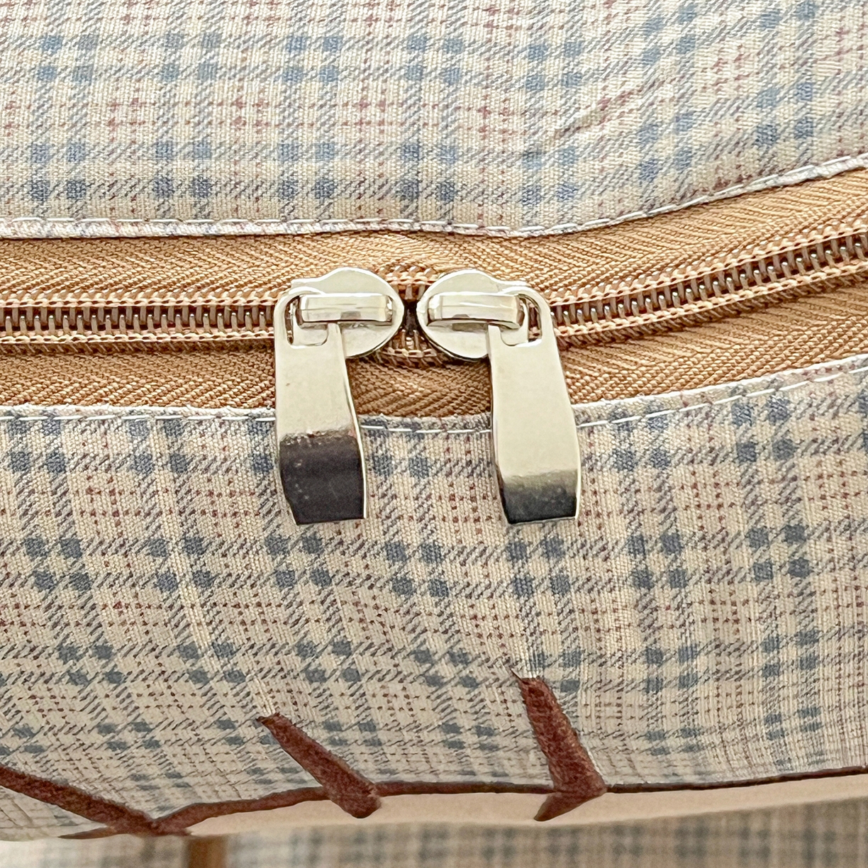 91家纺网 家纺一手货源 找家纺 古本家居 2026新款四季款水洗KT抱枕被 四季水洗KT蓝格