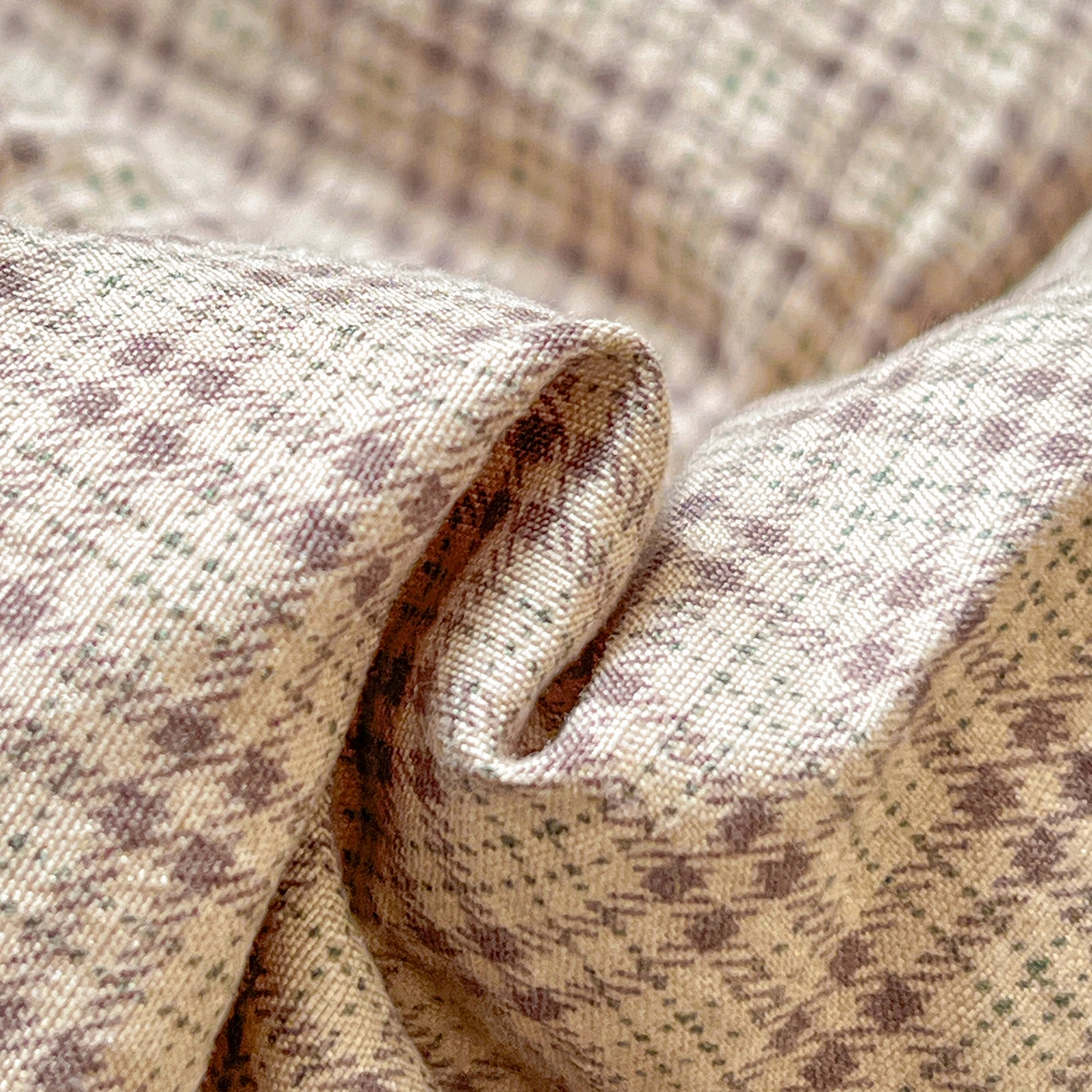 91家纺网 家纺一手货源 找家纺 古本家居 2026新款四季款水洗KT抱枕被 四季水洗KT咖格