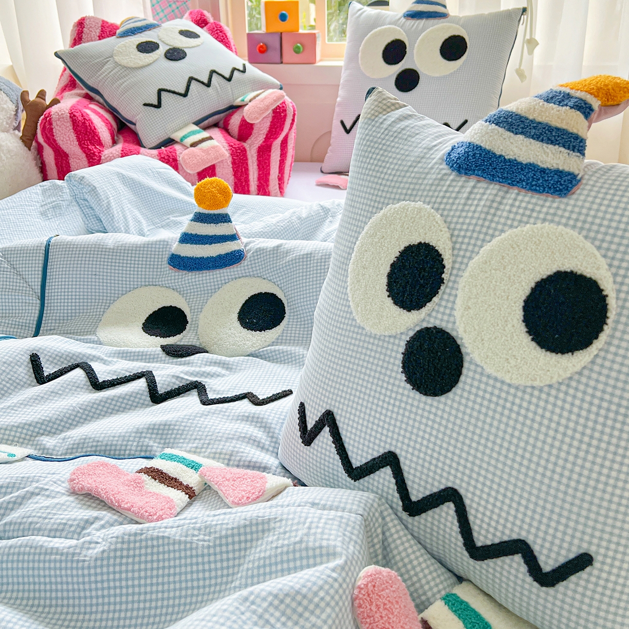 91家纺网 家纺一手货源 找家纺 古本家居 2026新款四季款水洗哈吉米抱枕被 四季立体哈吉米蓝格