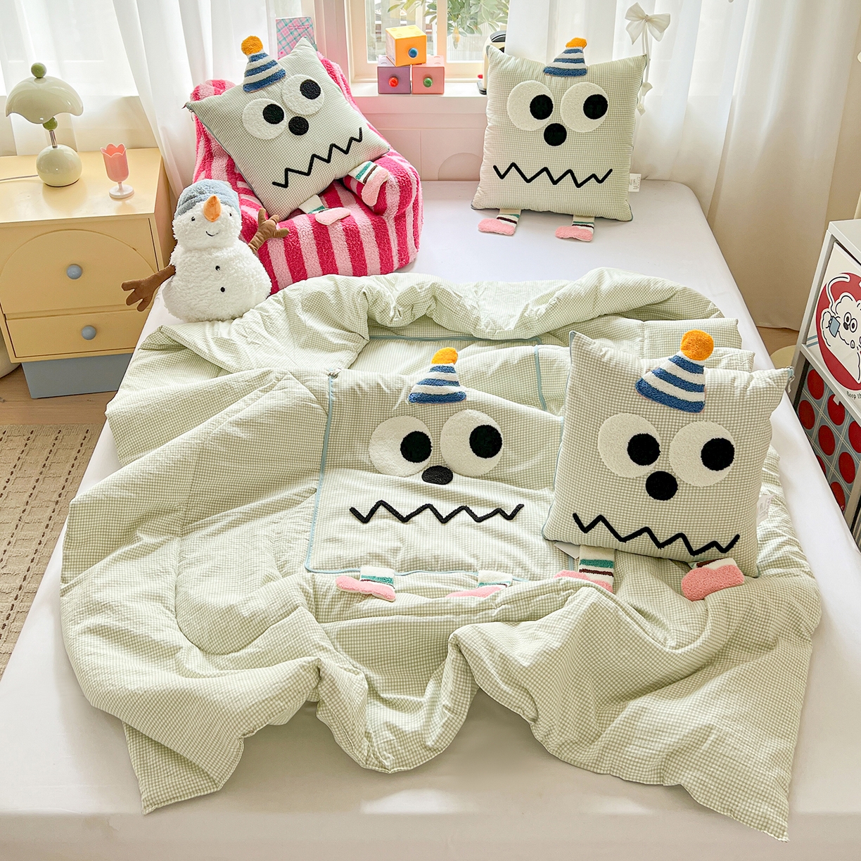 91家纺网 家纺一手货源 找家纺 古本家居 2026新款四季款水洗哈吉米抱枕被 四季立体哈吉米绿格