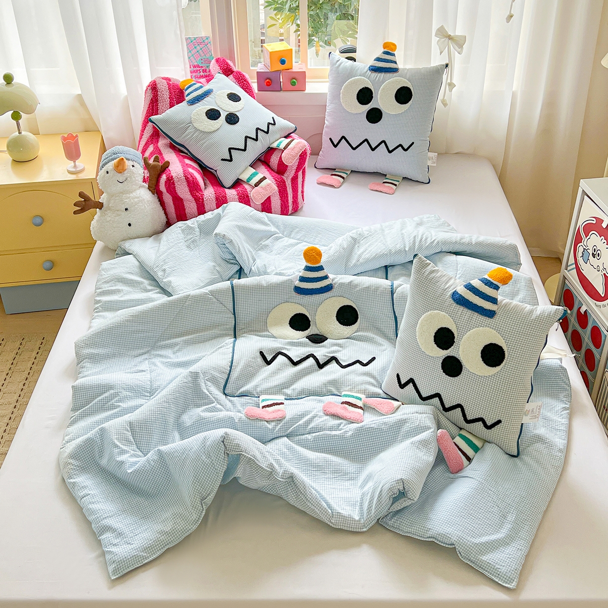 91家纺网 家纺一手货源 找家纺 古本家居 2026新款四季款水洗哈吉米抱枕被 四季立体哈吉米蓝格