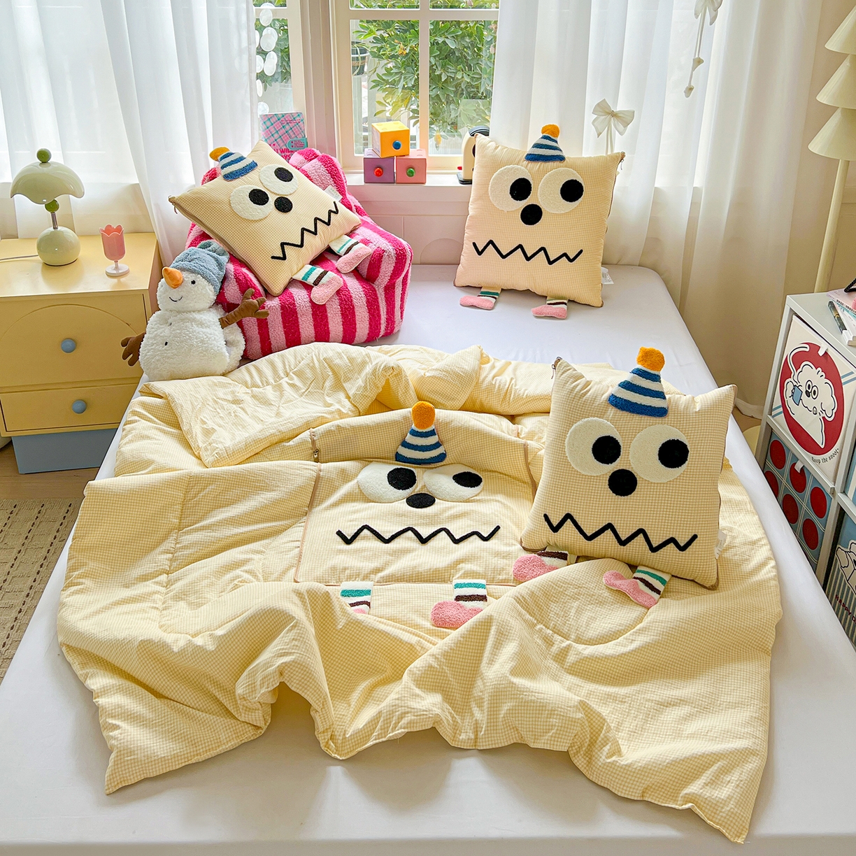 91家纺网 家纺一手货源 找家纺 古本家居 2026新款四季款水洗哈吉米抱枕被 四季立体哈吉米黄格