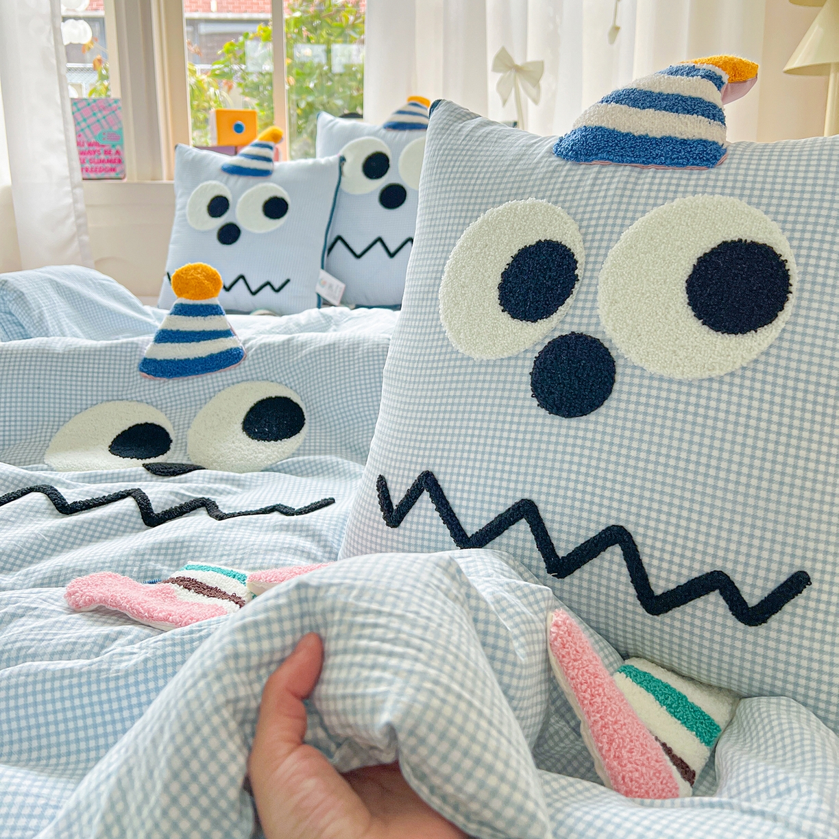 91家纺网 家纺一手货源 找家纺 古本家居 2026新款四季款水洗哈吉米抱枕被 四季立体哈吉米蓝格