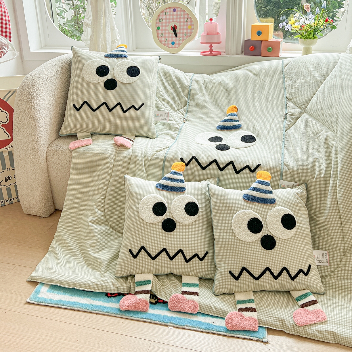 91家纺网 家纺一手货源 找家纺 古本家居 2026新款四季款水洗哈吉米抱枕被 四季立体哈吉米绿格