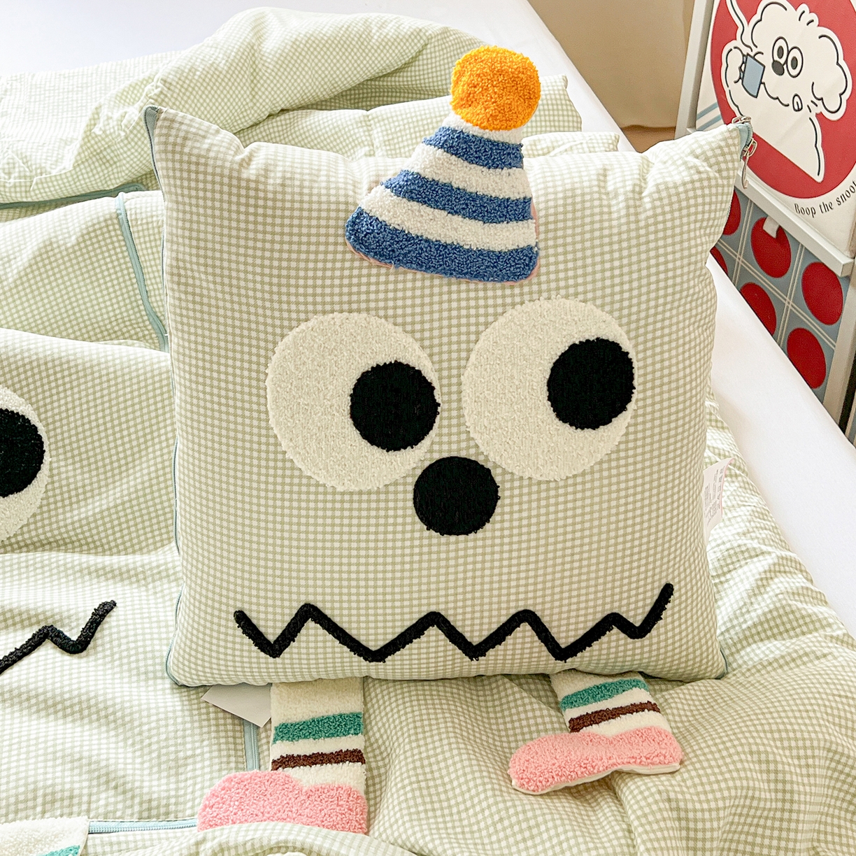 91家纺网 家纺一手货源 找家纺 古本家居 2026新款四季款水洗哈吉米抱枕被 四季立体哈吉米绿格