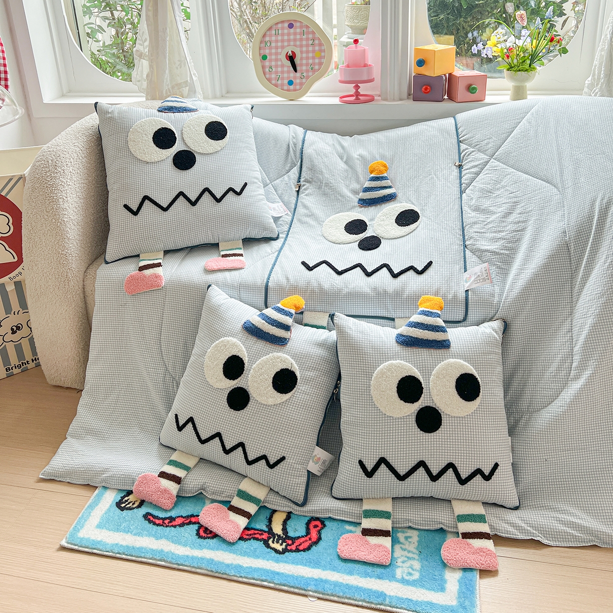 91家纺网 家纺一手货源 找家纺 古本家居 2026新款四季款水洗哈吉米抱枕被 四季立体哈吉米蓝格