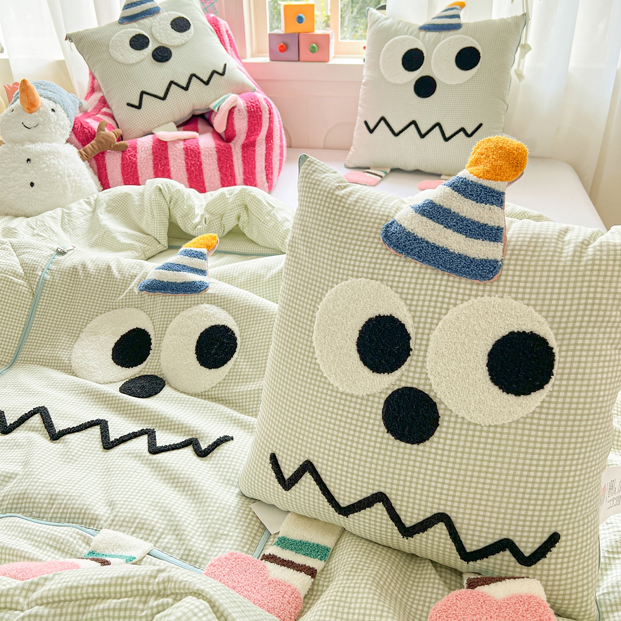 91家纺网 家纺一手货源 找家纺 古本家居 2026新款四季款水洗哈吉米抱枕被 四季立体哈吉米绿格