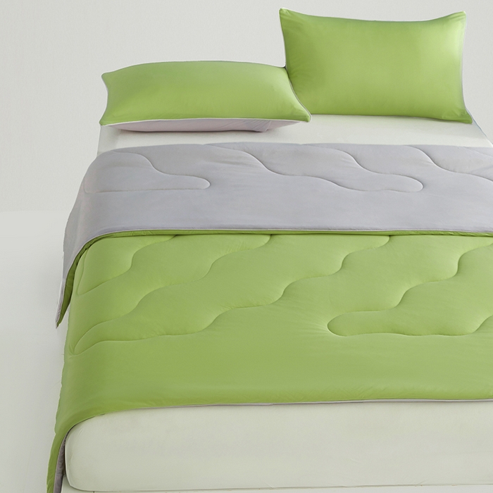 91家纺网 家纺一手货源 找家纺 沐晴家纺 2026新款A类氨纶凉感丝双拼纯色空调被大豆夏被 蜜瓜绿灰