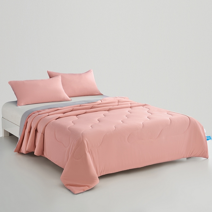 91家纺网 家纺一手货源 找家纺 沐晴家纺 2026新款A类氨纶凉感丝双拼纯色空调被大豆夏被 樱花粉灰