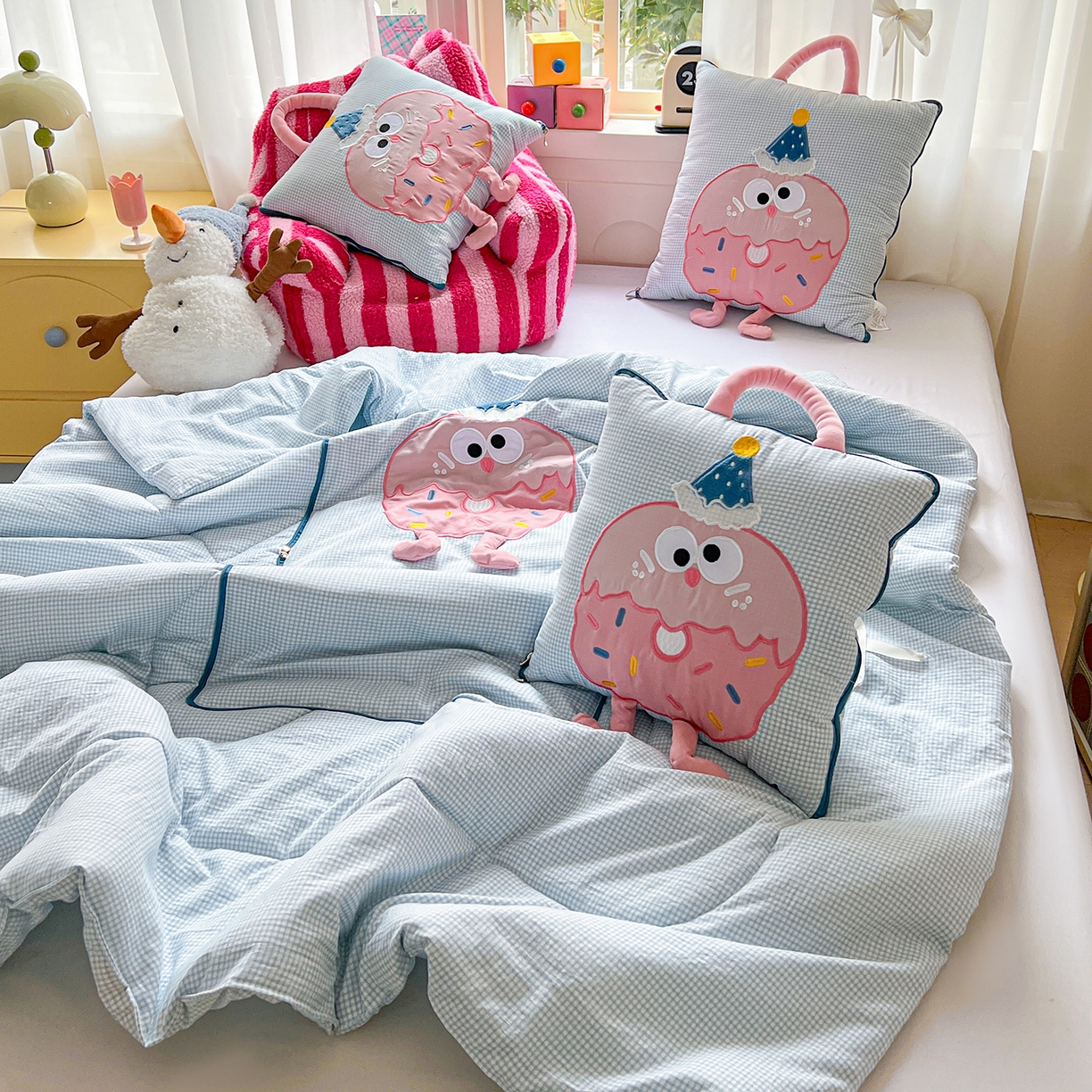 91家纺网 家纺一手货源 找家纺 古本家居 2026新款四季款水洗曲奇抱枕被 四季水洗曲奇蓝格