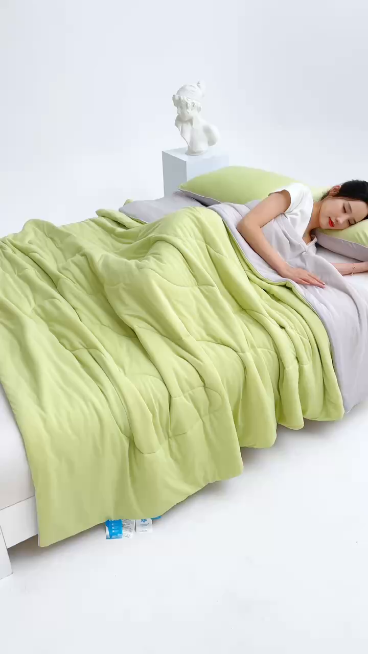91家纺网 家纺一手货源 找家纺 沐晴家纺 2026新款A类氨纶凉感丝双拼纯色空调被大豆夏被 蜜瓜绿灰