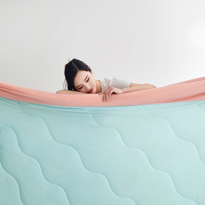 91家纺网 家纺一手货源 找家纺 沐晴家纺 2026新款A类氨纶凉感丝双拼纯色空调被大豆夏被 冰川蓝粉