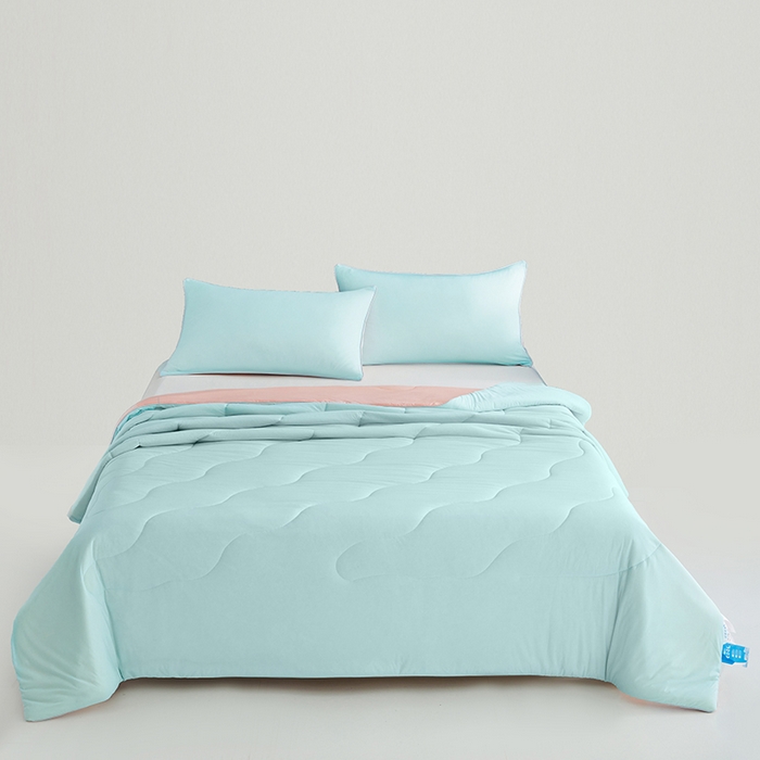 91家纺网 家纺一手货源 找家纺 沐晴家纺 2026新款A类氨纶凉感丝双拼纯色空调被大豆夏被 冰川蓝粉