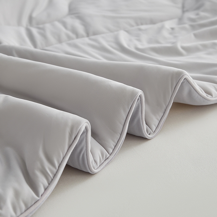 91家纺网 家纺一手货源 找家纺 沐晴家纺 2026新款A类氨纶凉感丝双拼纯色空调被大豆夏被 冰灰