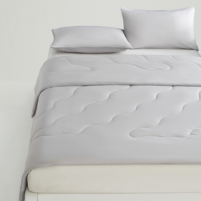 91家纺网 家纺一手货源 找家纺 沐晴家纺 2026新款A类氨纶凉感丝双拼纯色空调被大豆夏被 冰灰