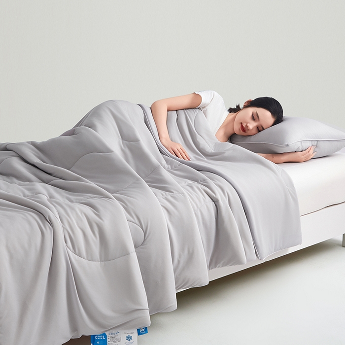 91家纺网 家纺一手货源 找家纺 沐晴家纺 2026新款A类氨纶凉感丝双拼纯色空调被大豆夏被 冰灰
