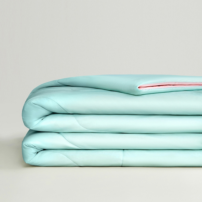 91家纺网 家纺一手货源 找家纺 沐晴家纺 2026新款A类氨纶凉感丝双拼纯色空调被大豆夏被 冰川蓝粉