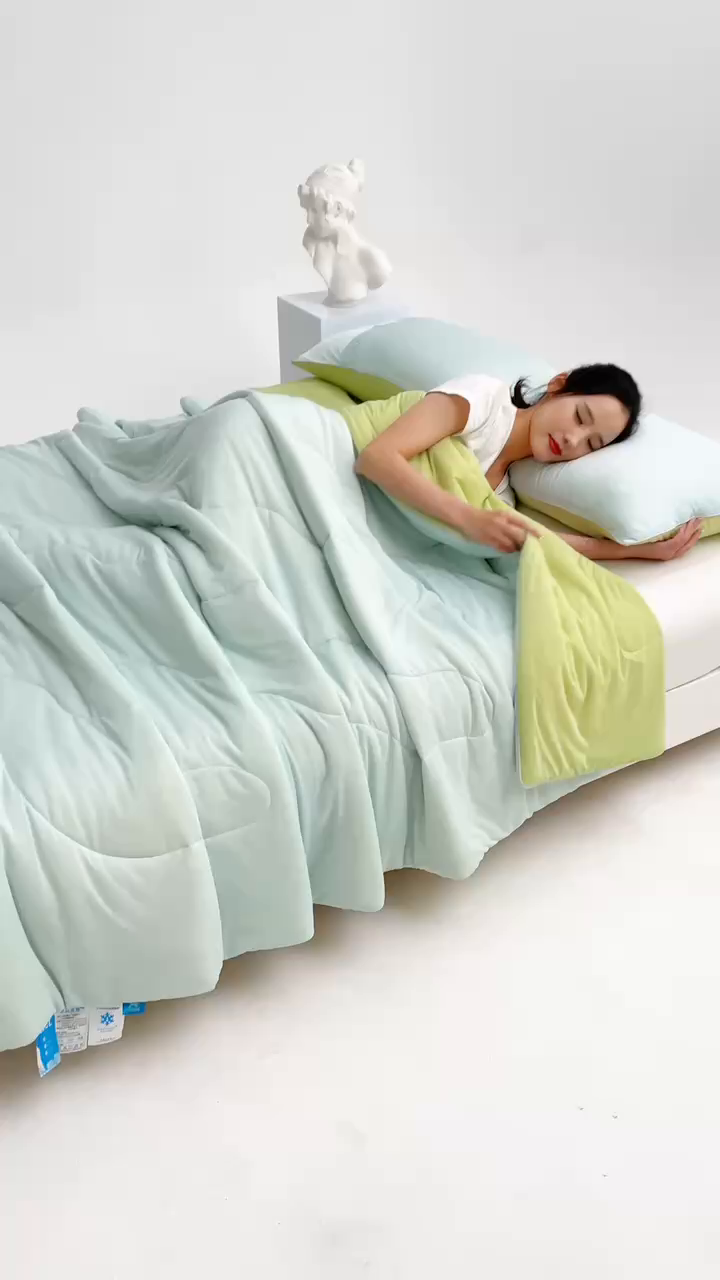 91家纺网 家纺一手货源 找家纺 沐晴家纺 2026新款A类氨纶凉感丝双拼纯色空调被大豆夏被 冰川蓝绿