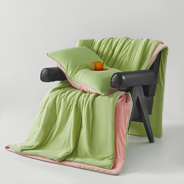 91家纺网 家纺一手货源 找家纺 沐晴家纺 2026新款A类氨纶凉感丝双拼纯色空调被大豆夏被 蜜瓜绿粉