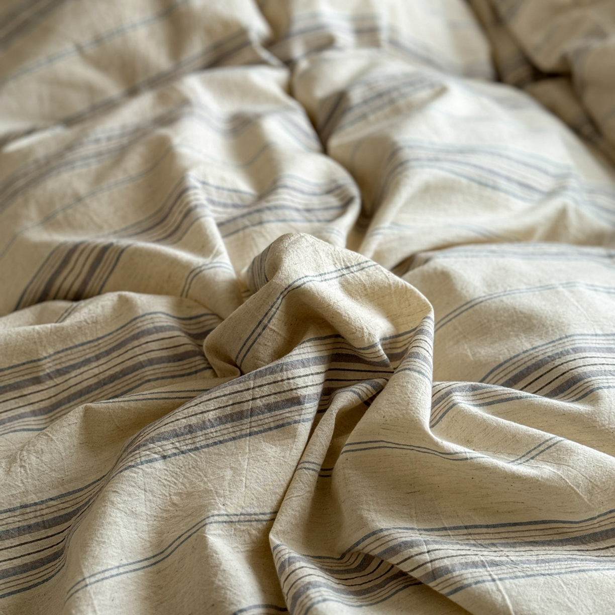 91家纺网 家纺一手货源 找家纺 田野 2026新款全棉棉麻四件套-条纹系列 禾风 兰灰