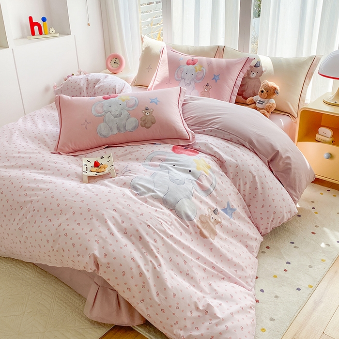 91家纺网 家纺一手货源 找家纺 眷恋家纺 2026新款全棉小清新铂金棉13376卡通三件套四件套 莫莉-粉