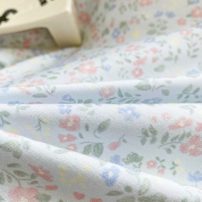 91家纺网 家纺一手货源 找家纺 眷恋家纺 2026新款全棉小清新铂金棉13376卡通三件套四件套 花与寻-灰