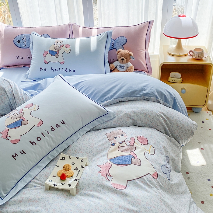 91家纺网 家纺一手货源 找家纺 眷恋家纺 2026新款全棉小清新铂金棉13376卡通三件套四件套 花与寻-灰