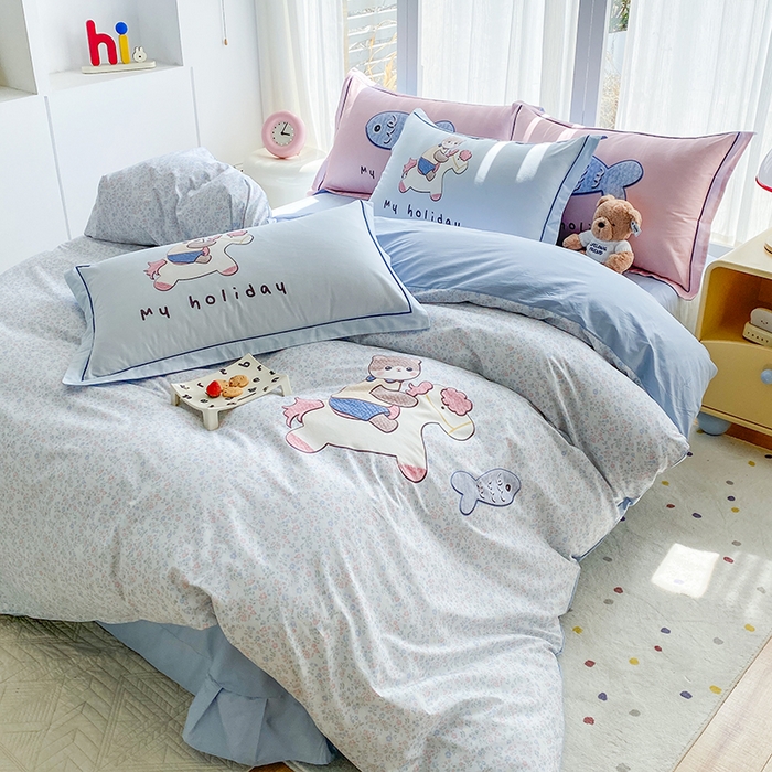 91家纺网 家纺一手货源 找家纺 眷恋家纺 2026新款全棉小清新铂金棉13376卡通三件套四件套 花与寻-灰