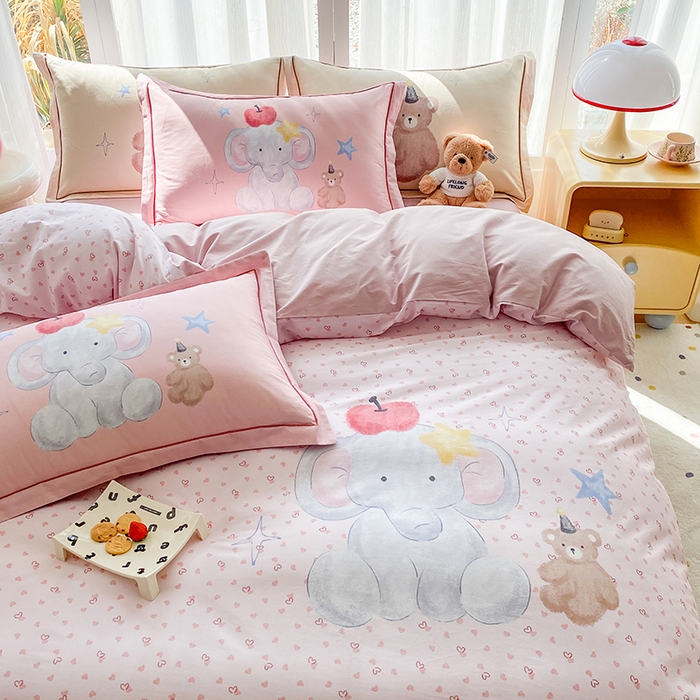 91家纺网 家纺一手货源 找家纺 眷恋家纺 2026新款全棉小清新铂金棉13376卡通三件套四件套 莫莉-粉