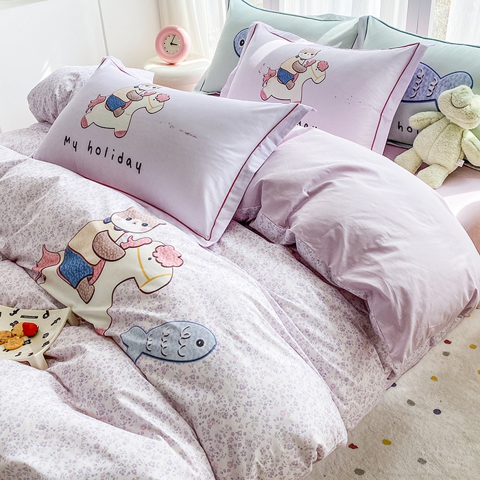 91家纺网 家纺一手货源 找家纺 眷恋家纺 2026新款全棉小清新铂金棉13376卡通三件套四件套 花与寻-紫