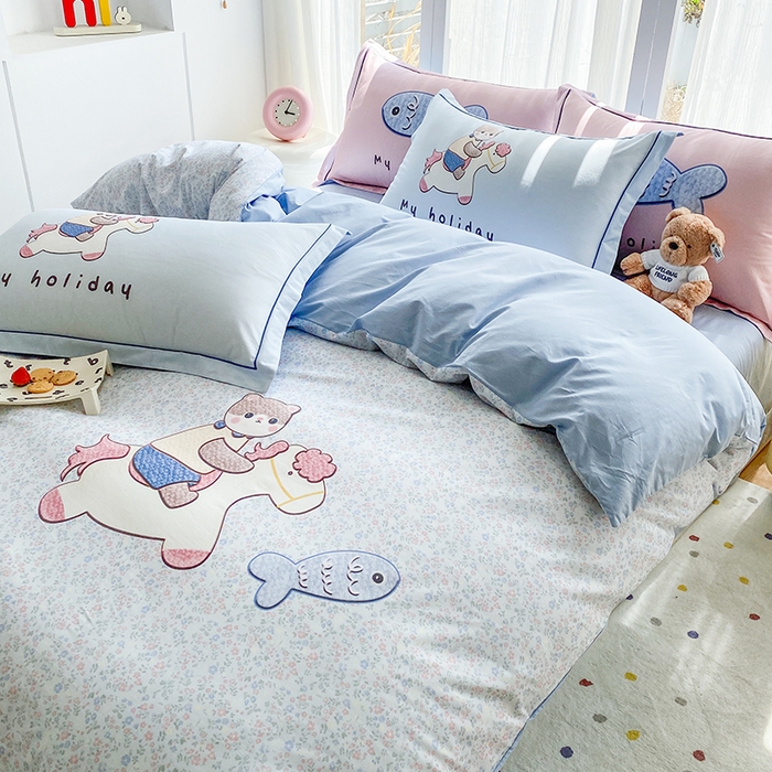 91家纺网 家纺一手货源 找家纺 眷恋家纺 2026新款全棉小清新铂金棉13376卡通三件套四件套 花与寻-灰