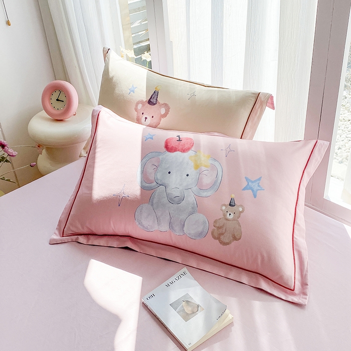 91家纺网 家纺一手货源 找家纺 眷恋家纺 2026新款全棉小清新铂金棉13376卡通三件套四件套 莫莉-粉