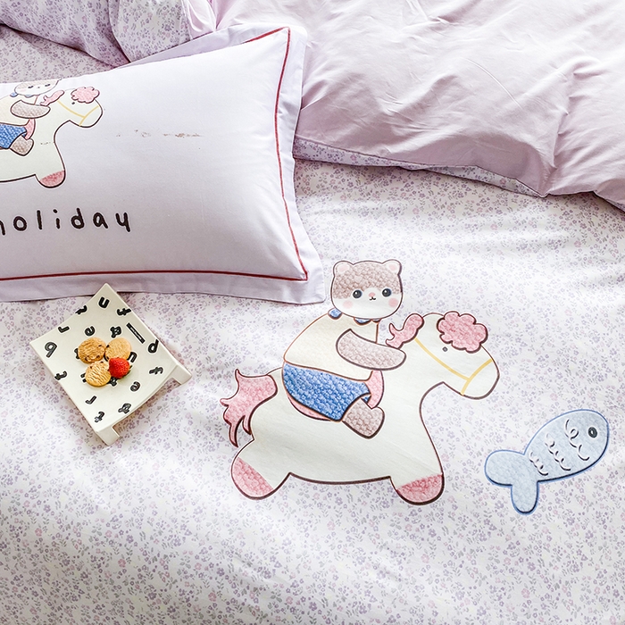 91家纺网 家纺一手货源 找家纺 眷恋家纺 2026新款全棉小清新铂金棉13376卡通三件套四件套 花与寻-紫