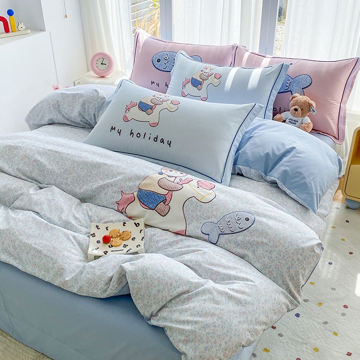 91家纺网 家纺一手货源 找家纺 眷恋家纺 2026新款全棉小清新铂金棉13376卡通三件套四件套 花与寻-灰