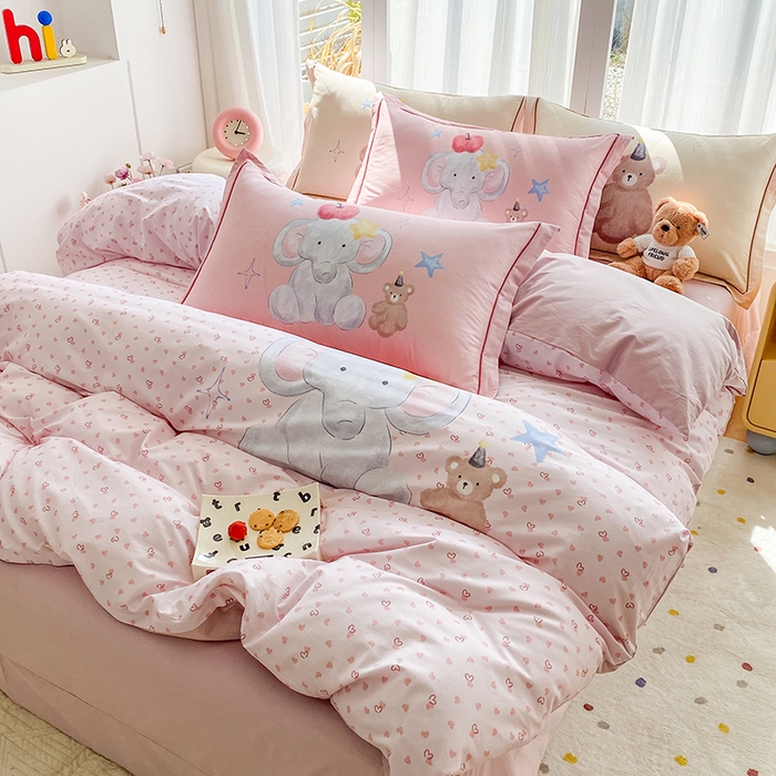 91家纺网 家纺一手货源 找家纺 眷恋家纺 2026新款全棉小清新铂金棉13376卡通三件套四件套 莫莉-粉