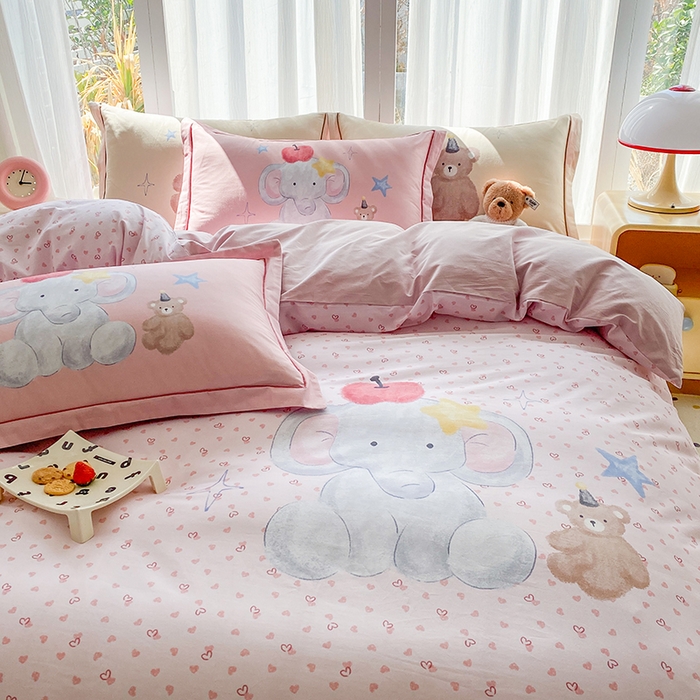 91家纺网 家纺一手货源 找家纺 眷恋家纺 2026新款全棉小清新铂金棉13376卡通三件套四件套 莫莉-粉